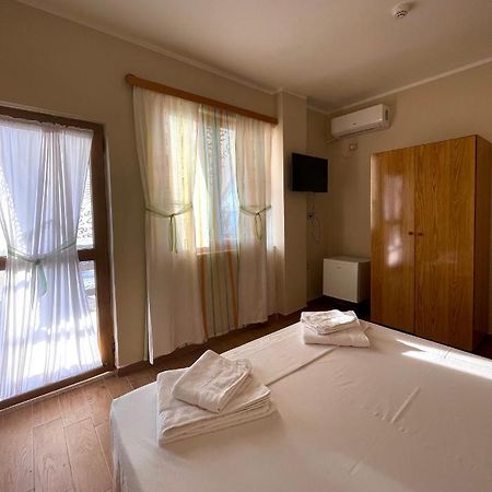 Tekada Hotel & Restaurant Vlorë Екстериор снимка