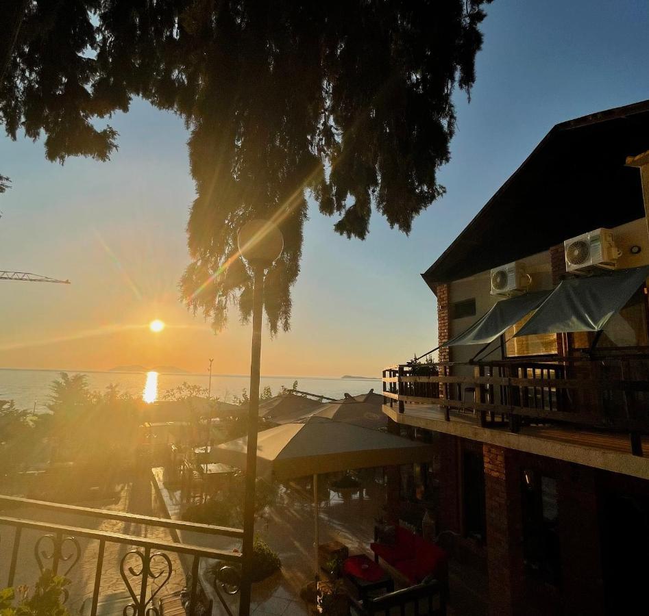 Tekada Hotel & Restaurant Vlorë Екстериор снимка