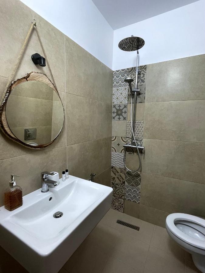 Tekada Hotel & Restaurant Vlorë Екстериор снимка